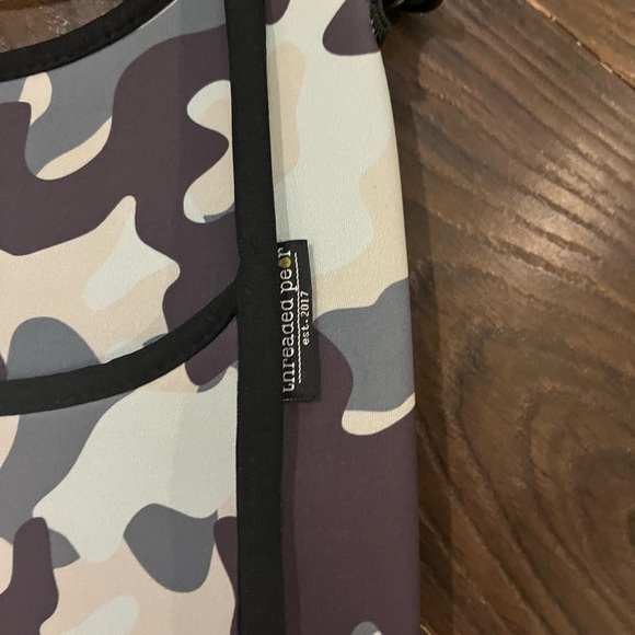 Camouflage Crossbody Bag - Picture 2 of 4